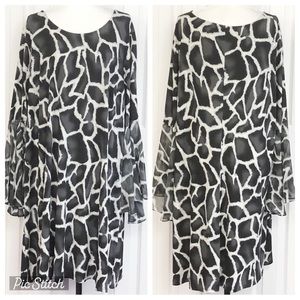 Fashion Bug 3X Black & White Print Sheer Flare Bell Sleeve Shift Dress